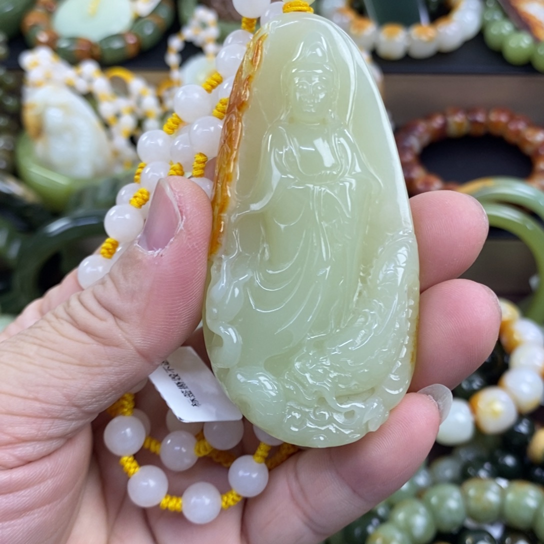 新***修透闪石质玉未镶嵌颈饰