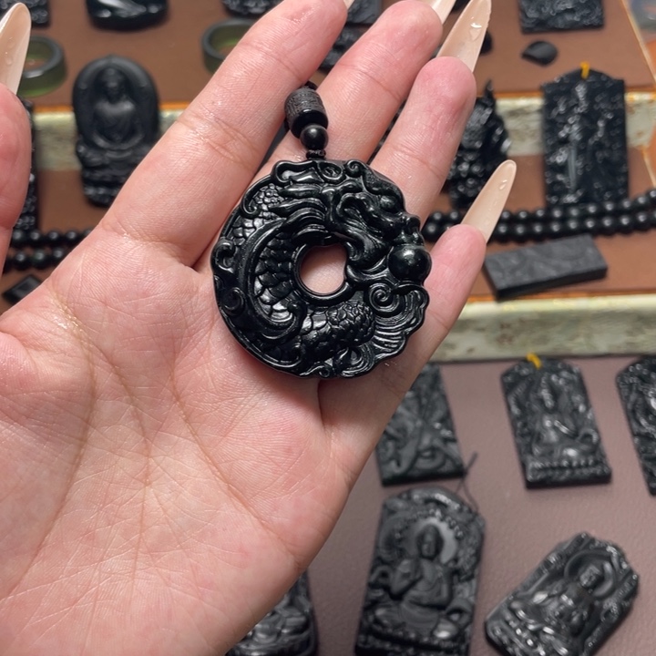 未镶嵌蛇纹石玉颈饰