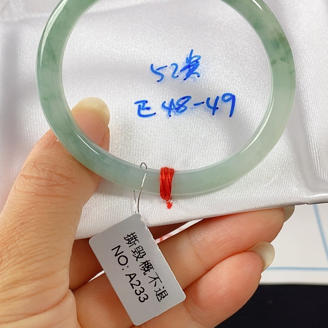 未镶嵌手镯（贵妃镯）翡翠手镯