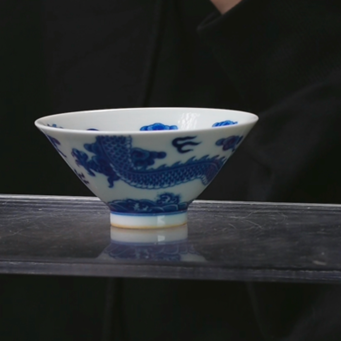 X青花过墙龙纹斗笠杯
