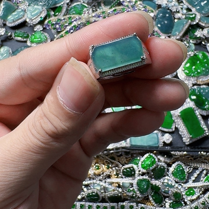 翡翠颈饰未镶嵌天然A货翡翠放漏