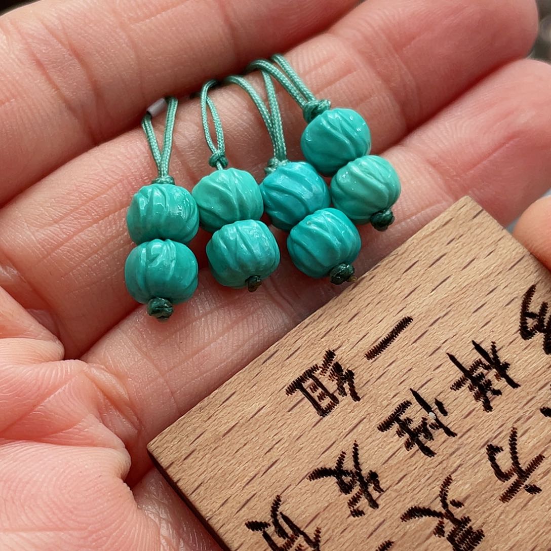 绿松石颈饰未镶嵌