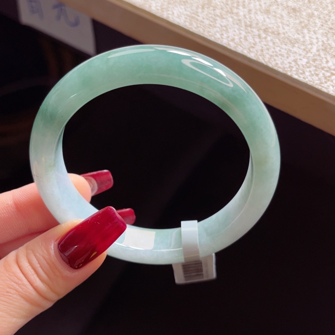 翡翠手镯未镶嵌手镯