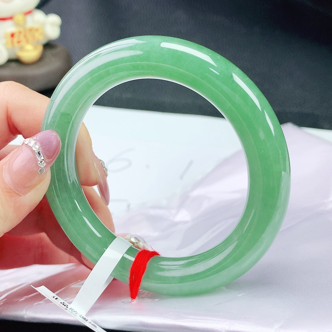 翡翠手镯未镶嵌54胖