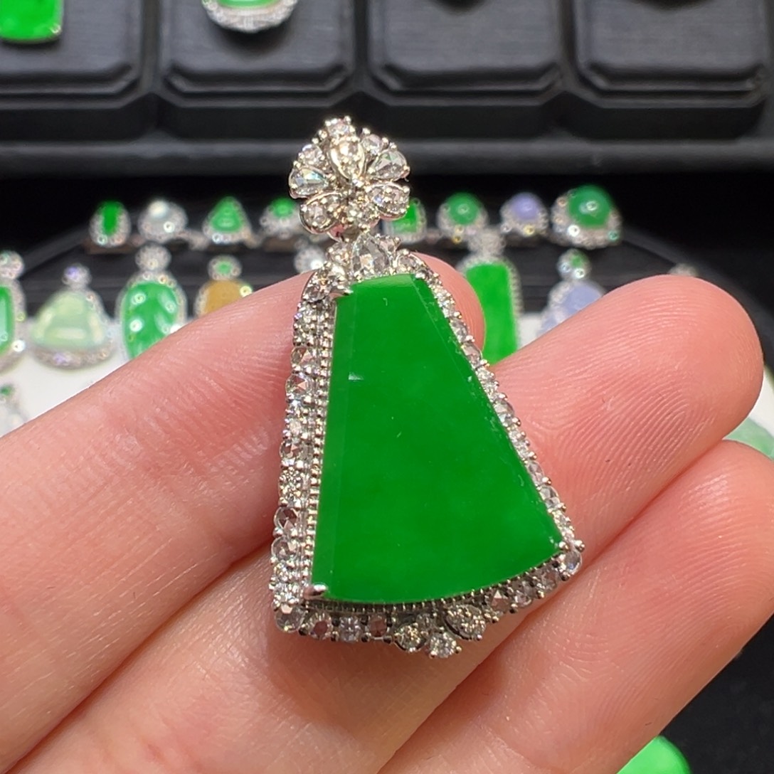 翡翠吊坠(不含链)18K金镶嵌翡翠