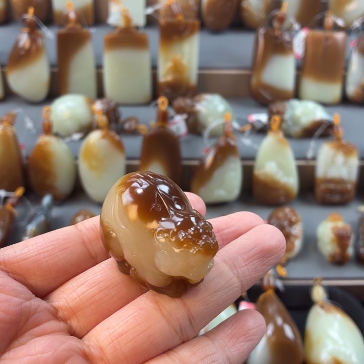 用***6和田玉未镶嵌颈饰