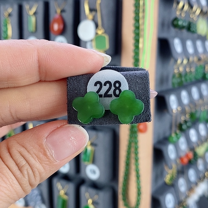 和田玉耳饰18K金镶嵌