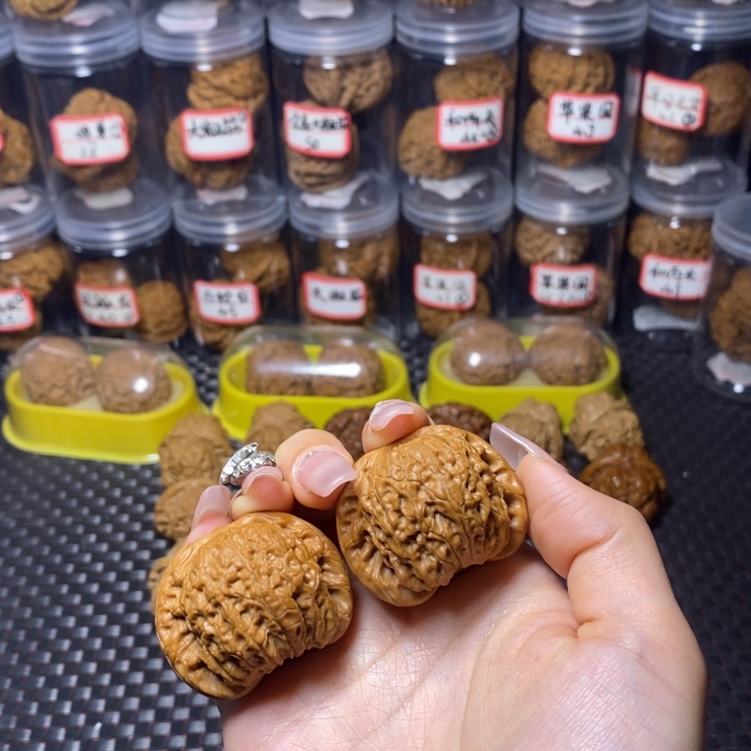 文玩核桃把件血麒麟41.5