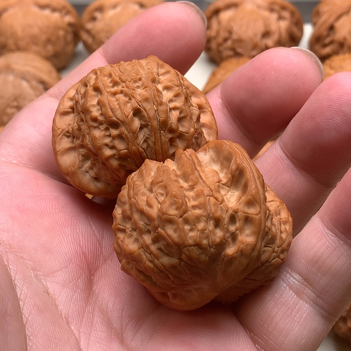 文玩核桃吊坠共***.血麒麟