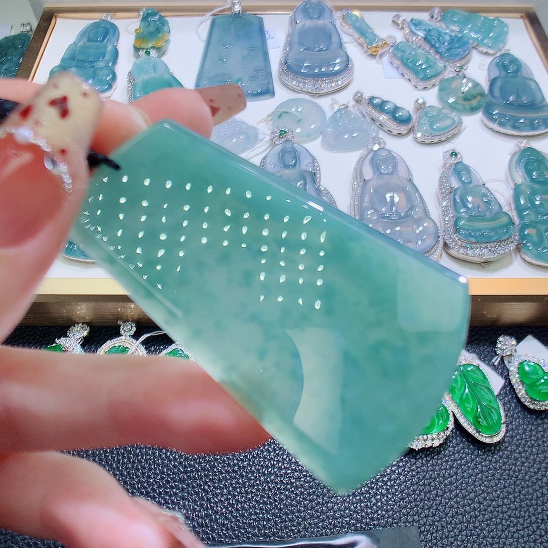 翡翠颈饰未镶嵌翡翠