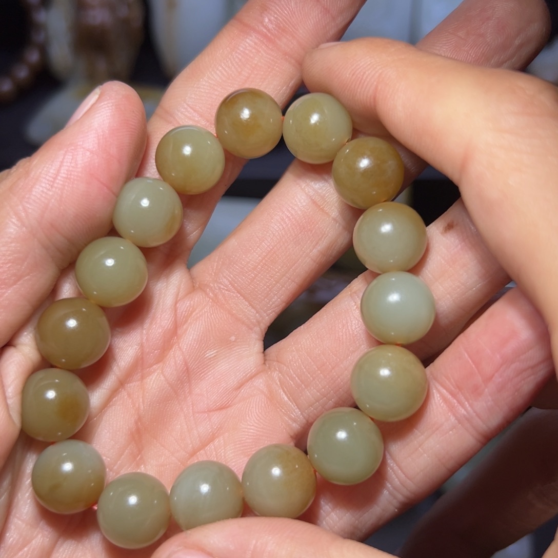 梦***年和田玉未镶嵌颈饰