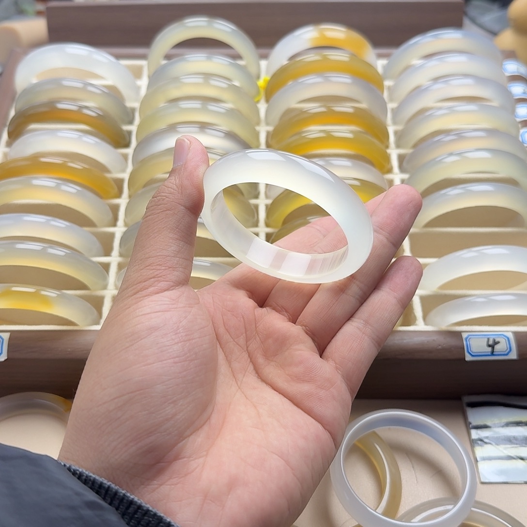 玛瑙/玉髓未镶嵌手镯54.7圈口