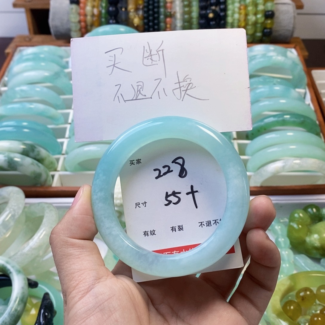 未镶嵌蛇纹石玉手镯周***班
