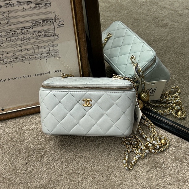 99新 Chanel/香奈儿 23C淡灰色金扣羊皮金球长盒子 