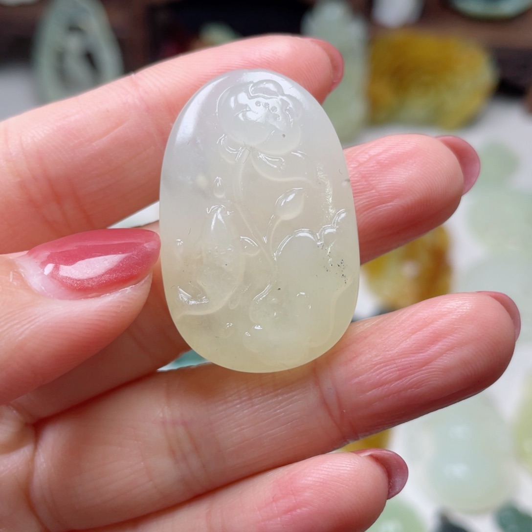 蛇纹石玉颈饰未镶嵌