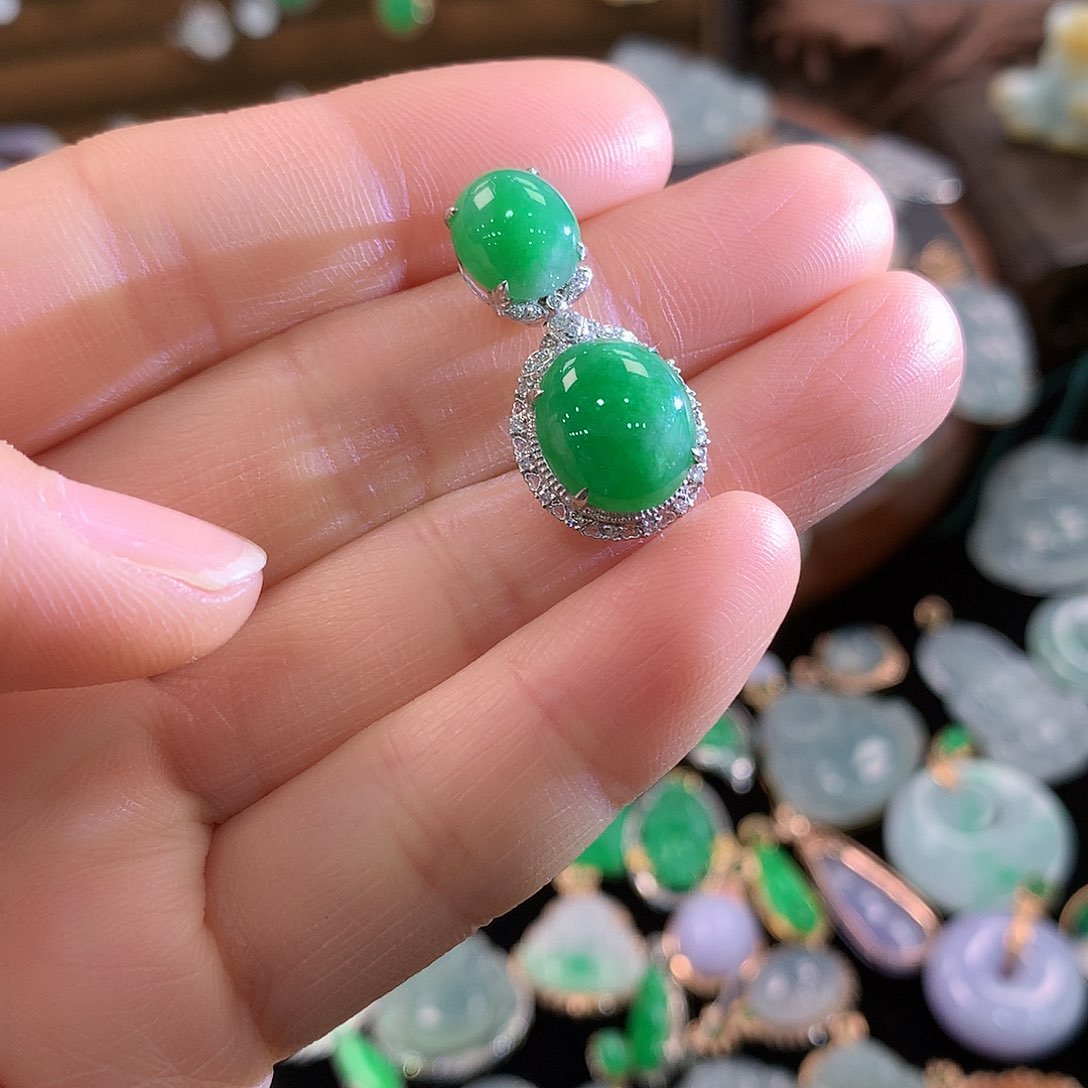 翡翠颈饰18K金镶嵌绿蛋