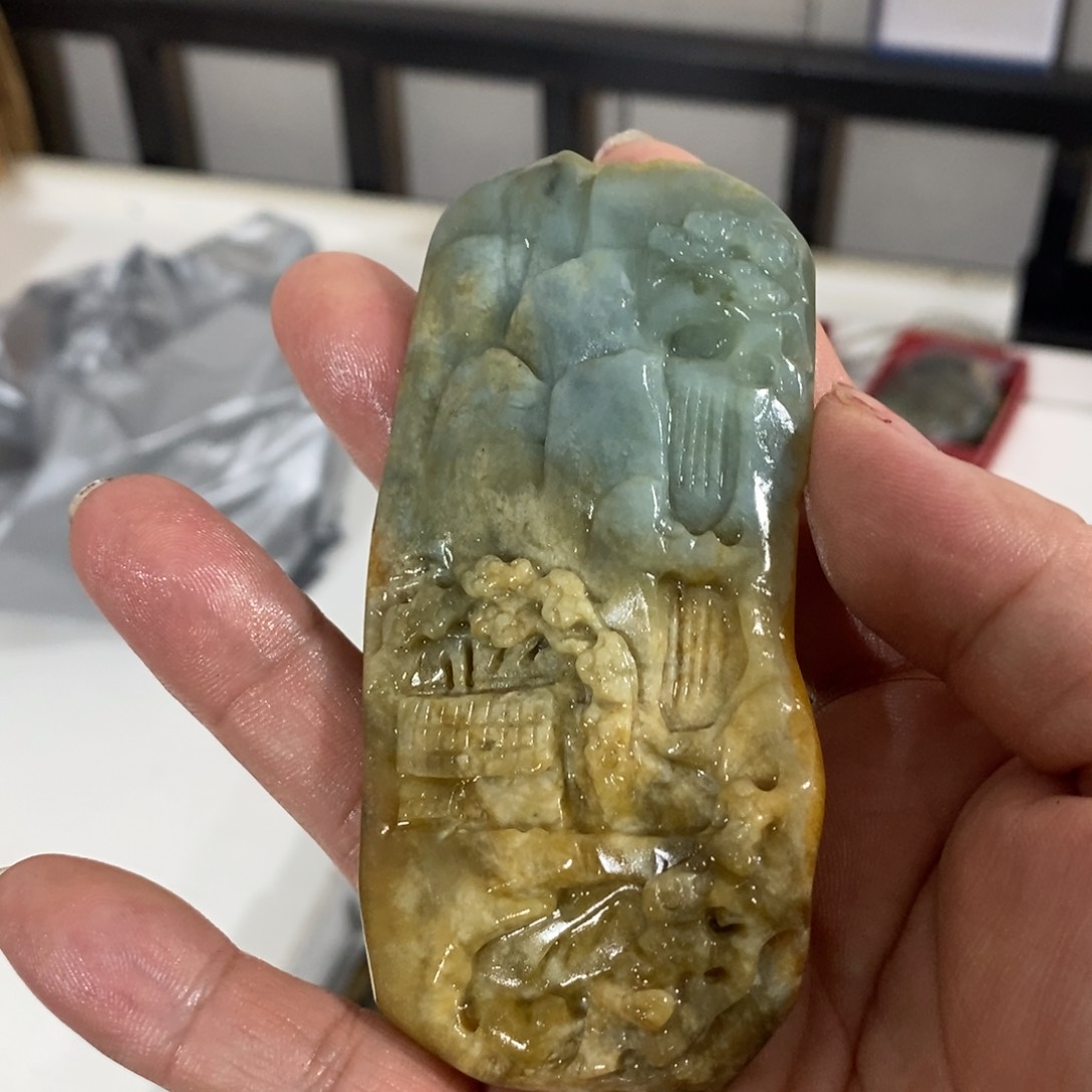 蛇纹石玉颈饰未镶嵌