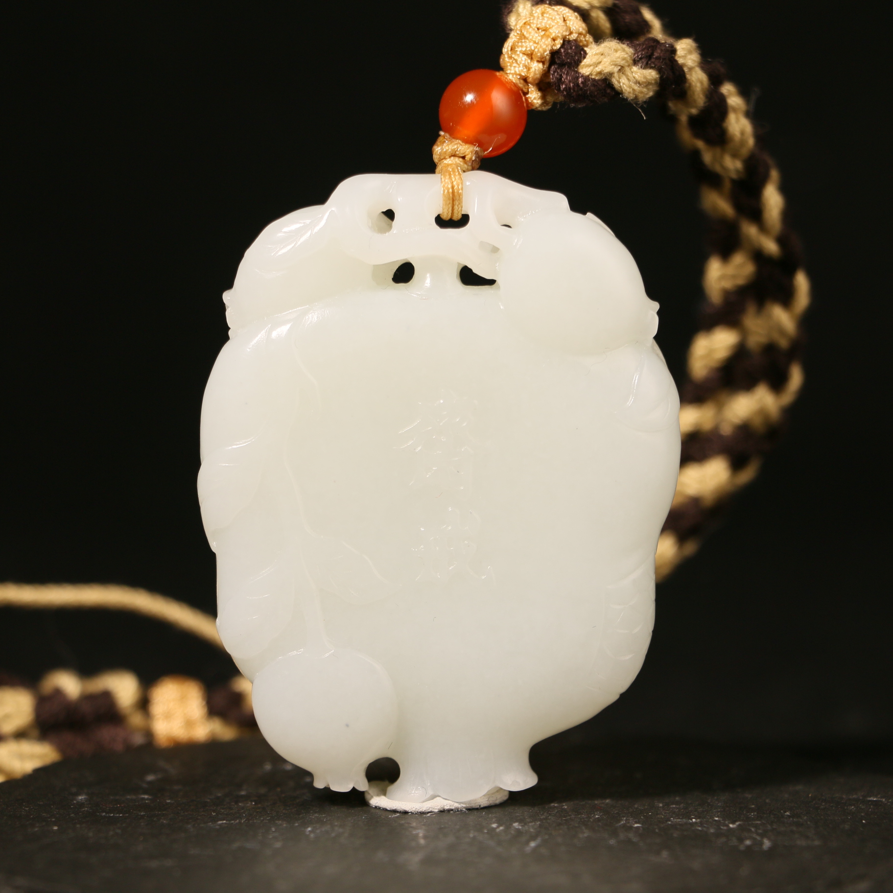 21F107   清 和田玉多子多福斋戒牌