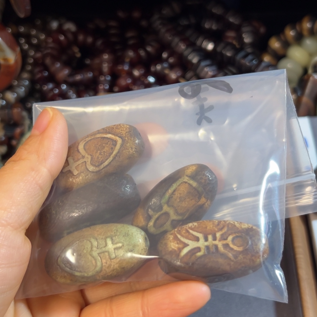 善***果玛瑙/玉髓合金颈饰