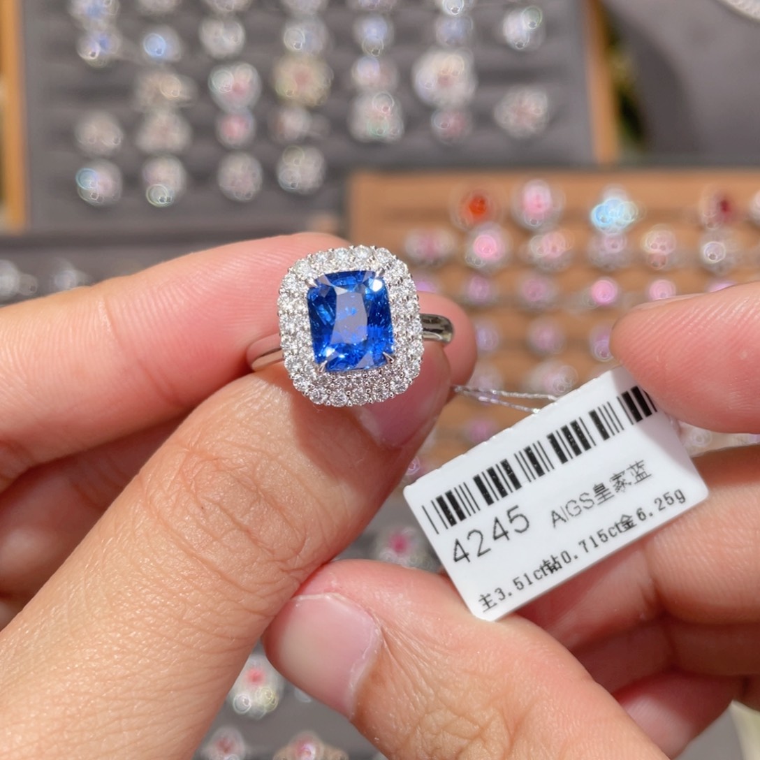 蓝宝石戒指18K金镶嵌3.51ct 无烧皇家蓝