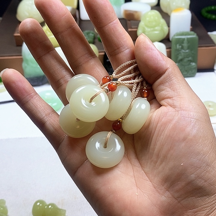 和田玉（糖玉）未镶嵌珠宝奇石