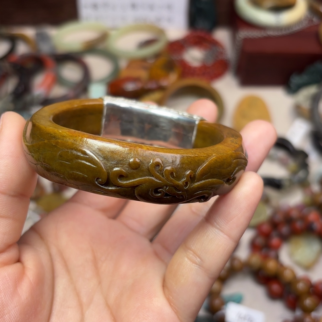 岫岩河磨玉（透闪石质玉）颈饰未镶嵌李**吖