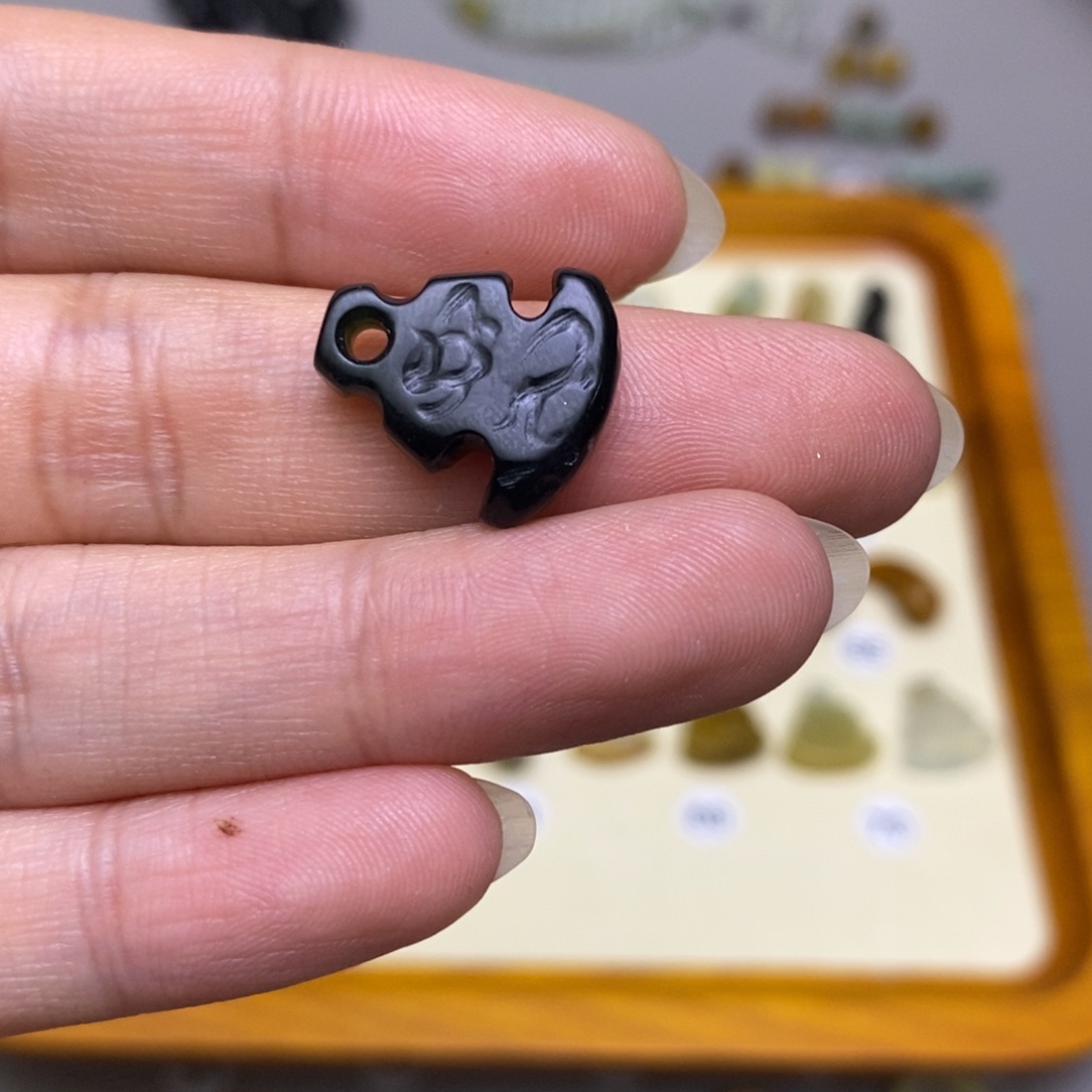 青***棉蛇纹石玉未镶嵌配饰