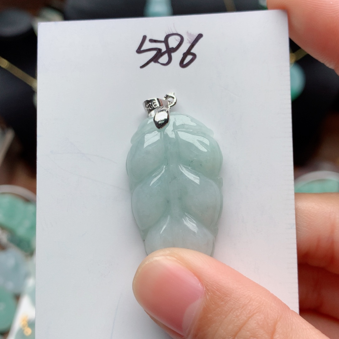 翡翠颈饰合金吊坠