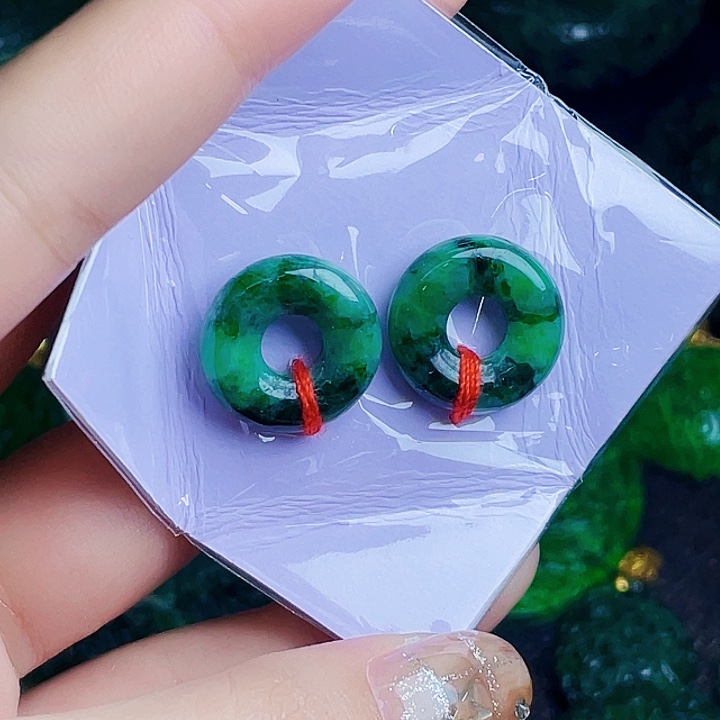 翡翠未镶嵌颈饰多样性