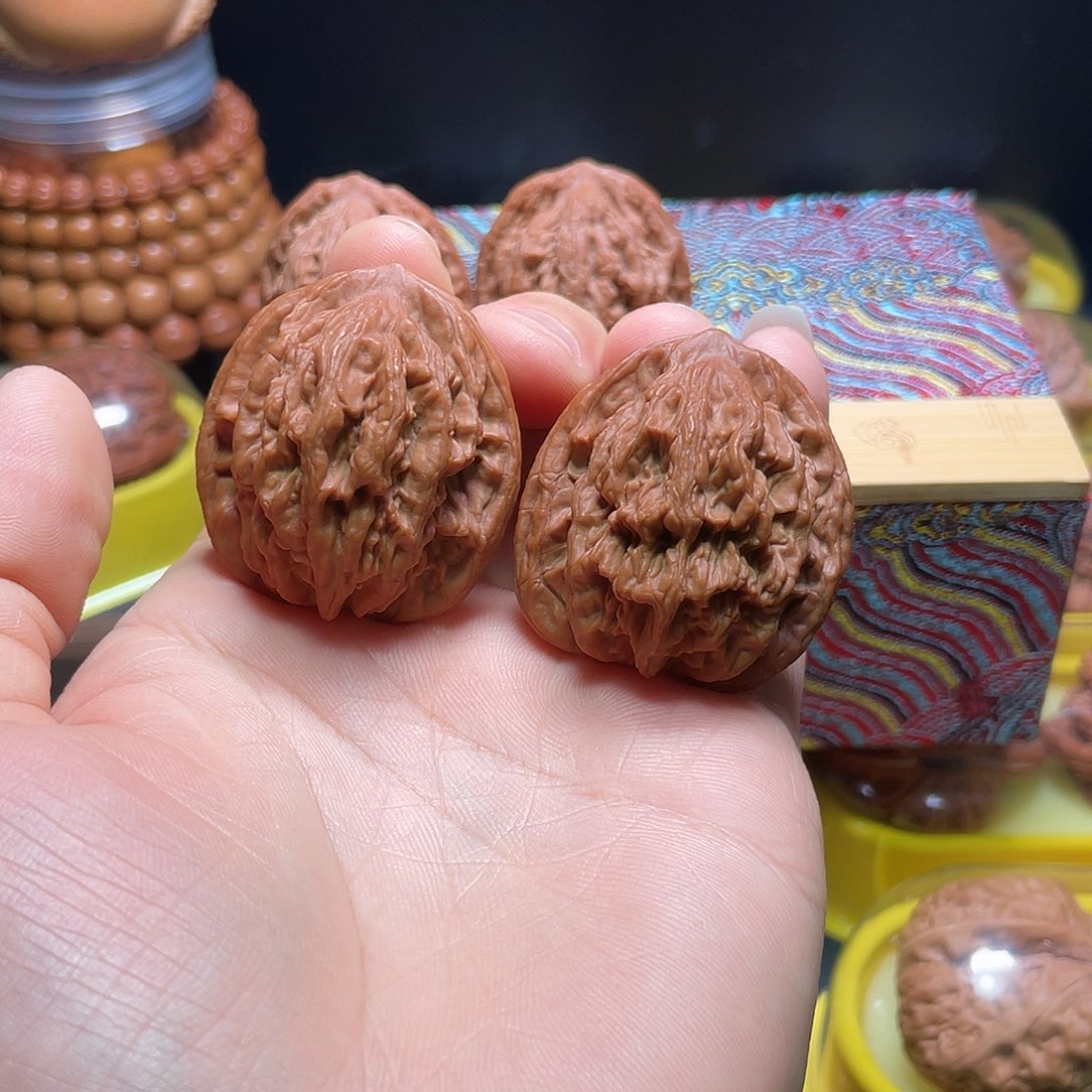 怡***超吊坠桃核38尺麦穗虎头