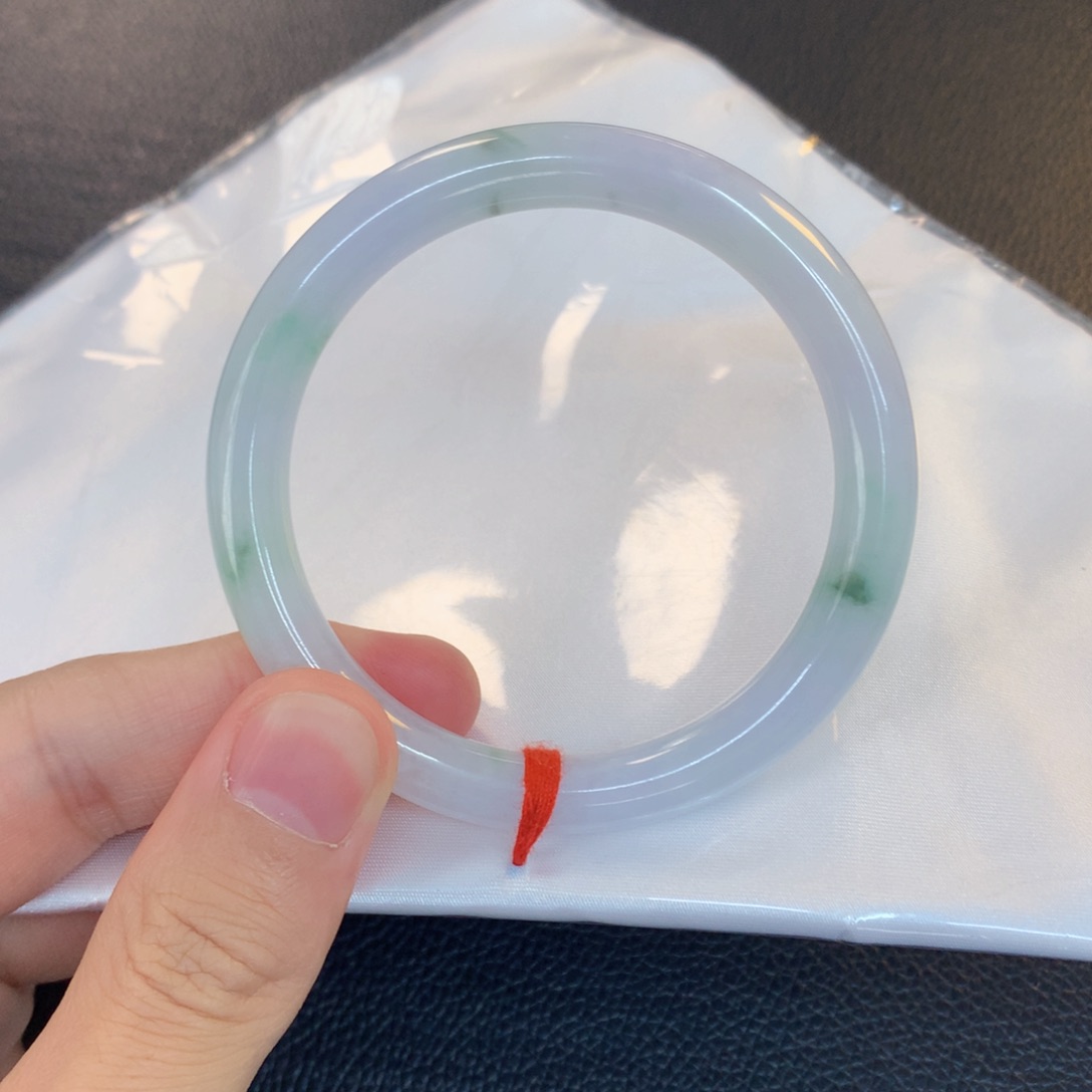 翡翠手镯未镶嵌翡翠