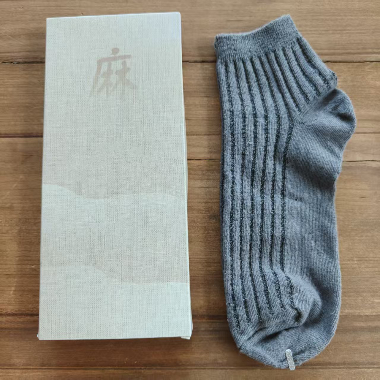 WZ000415R兔灰竖条亚麻短袜（四双装）