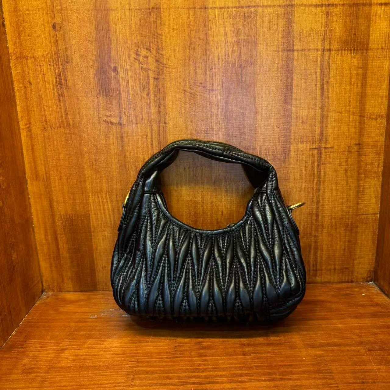 【M239】按编号拍尺寸22*15*7.5新款女包黑色