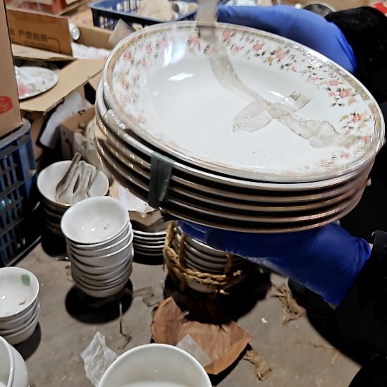 摆件陶瓷盘子碗啥都有