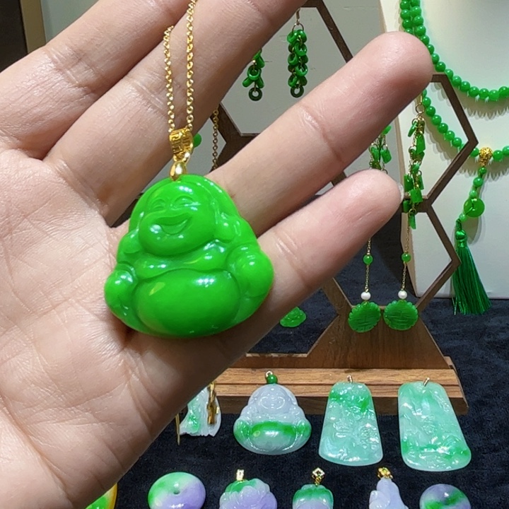 翡翠颈饰未镶嵌吊坠