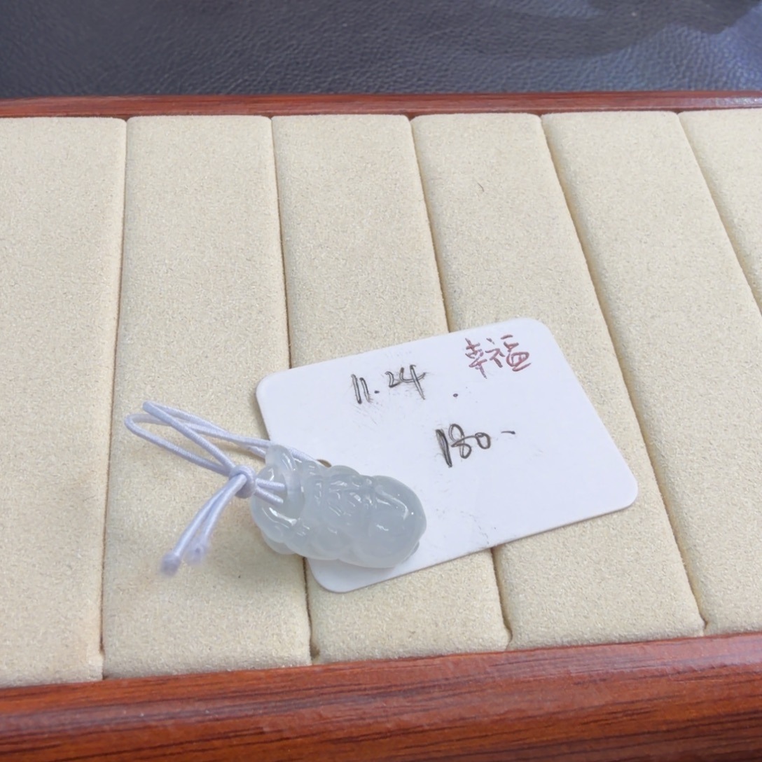 翡翠未镶嵌颈饰1111