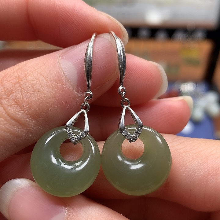 和田玉银S925镶嵌耳饰平安扣15.6左右晴水绿