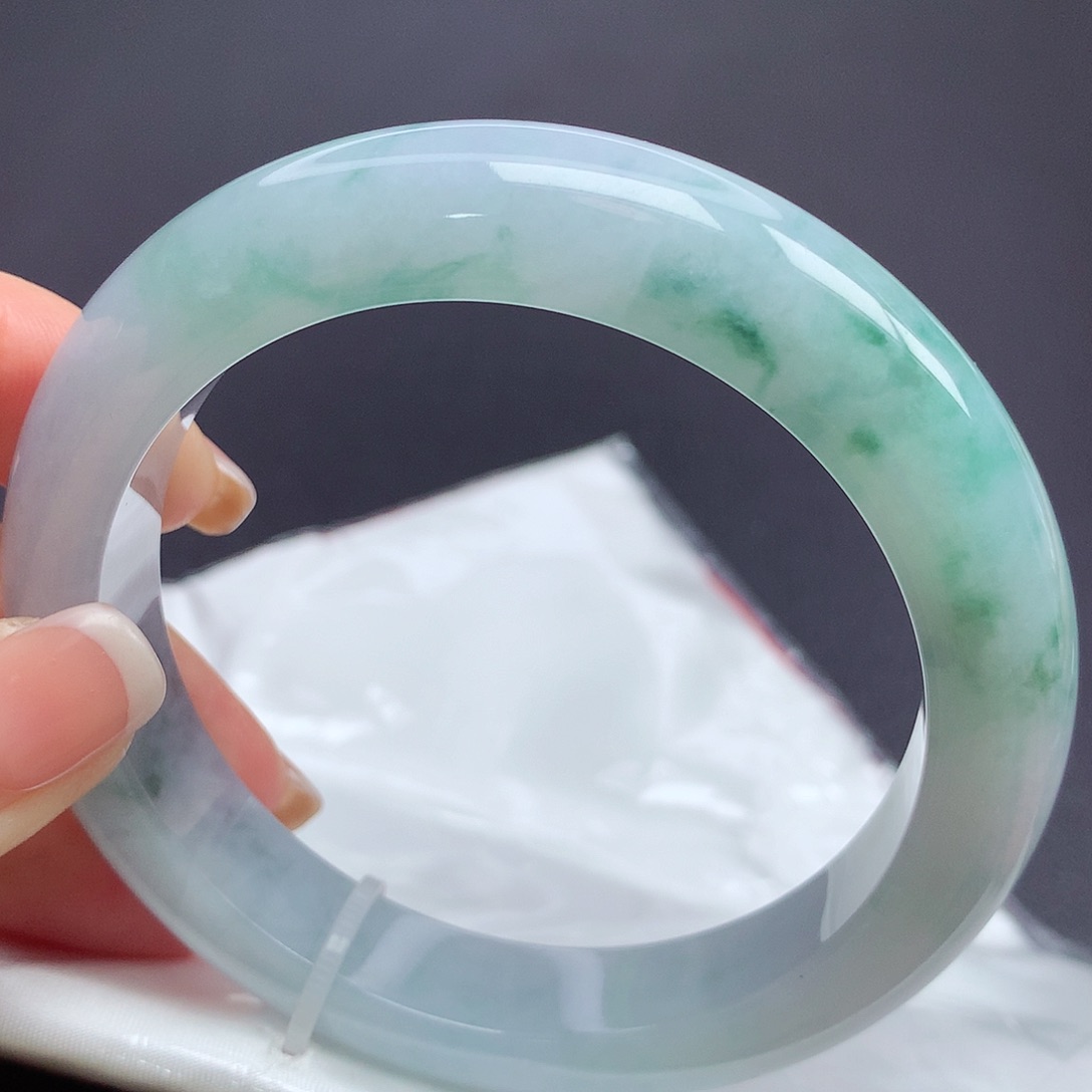 翡翠手镯未镶嵌61圈口