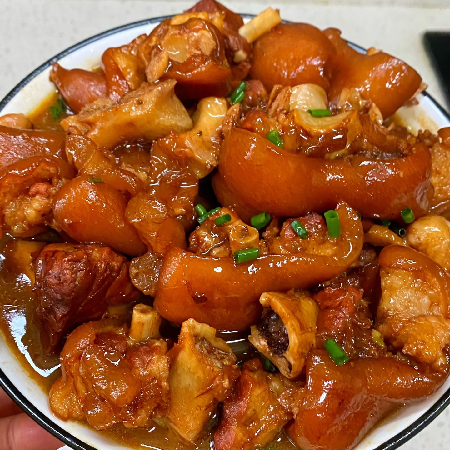 巴蜀猪手一份，一个半猪蹄