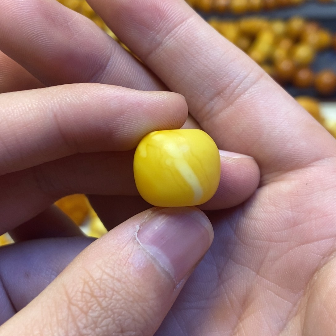 未镶嵌琥珀珠宝奇石