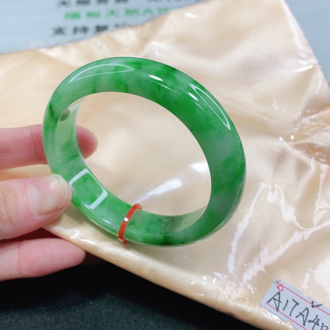 翡翠手镯未镶嵌5253525352535253
