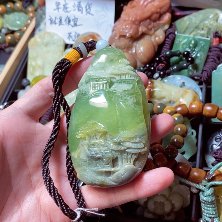 蛇纹石玉颈饰未镶嵌