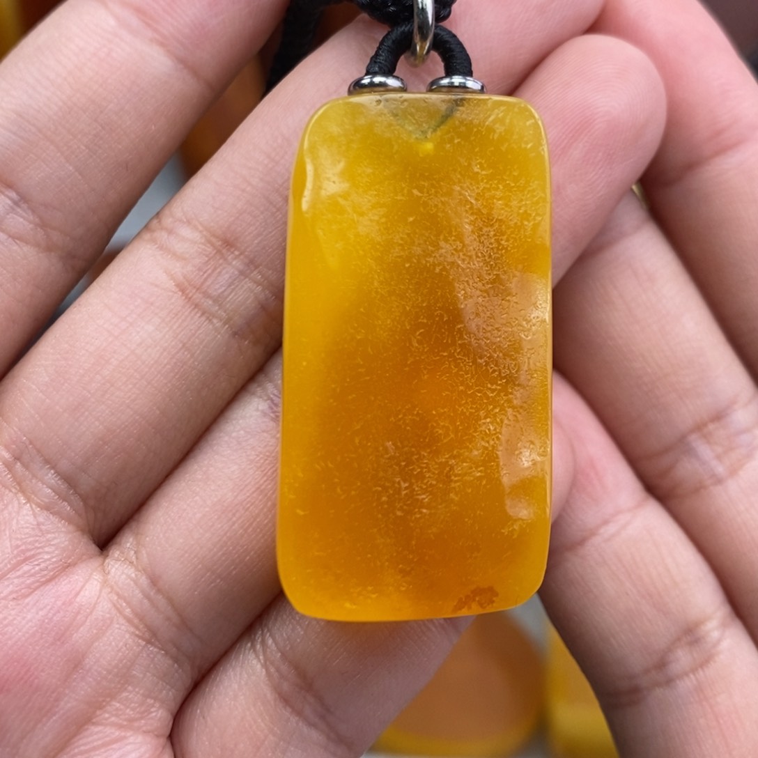 琥珀吊坠(赠链)未镶嵌