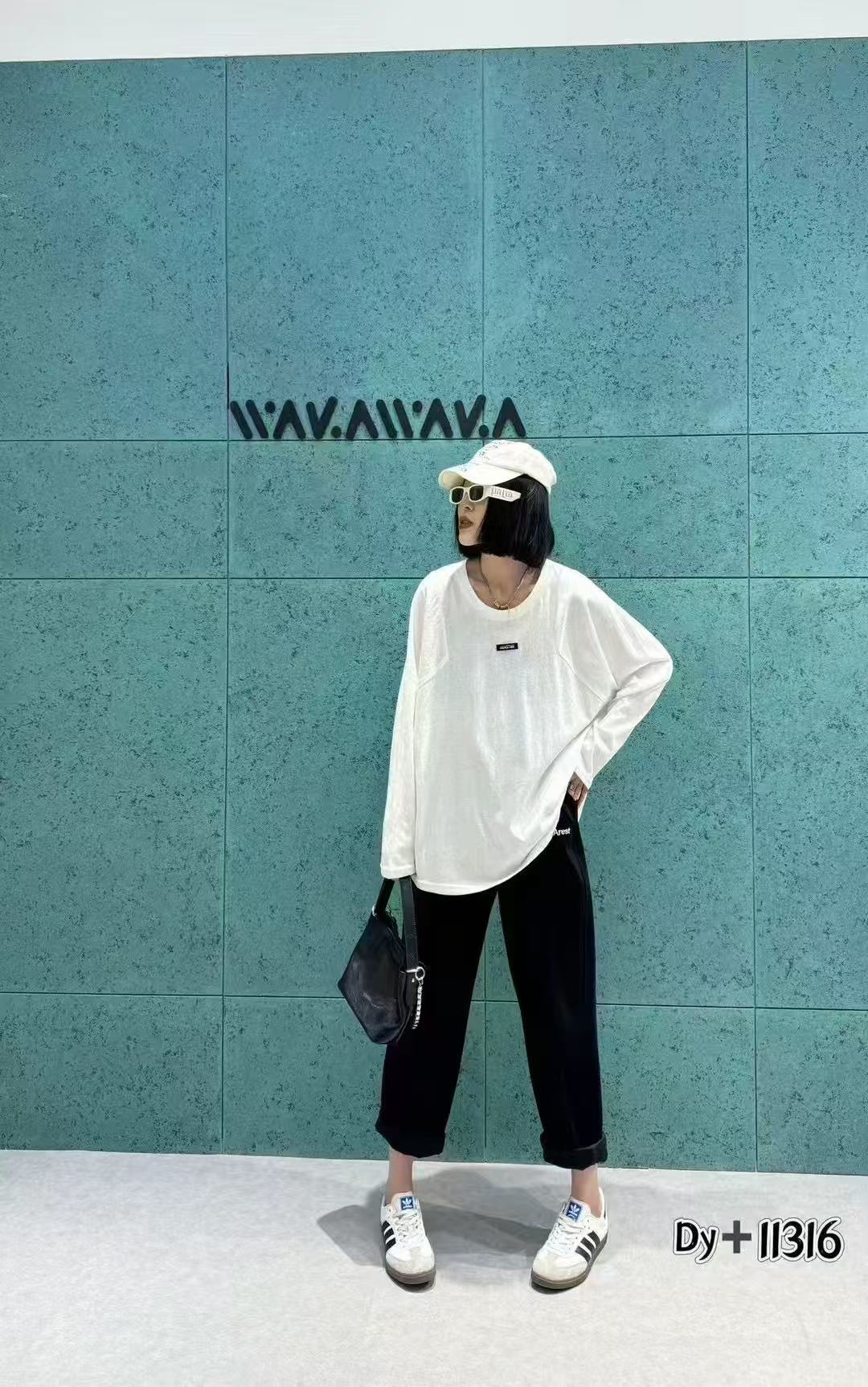 W阿薇•简约贴标打底宽松