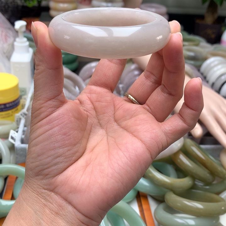 0***糕石英质玉未镶嵌手镯