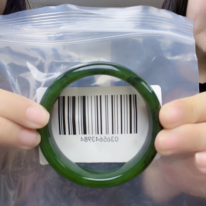 j***e和田玉未镶嵌手镯61