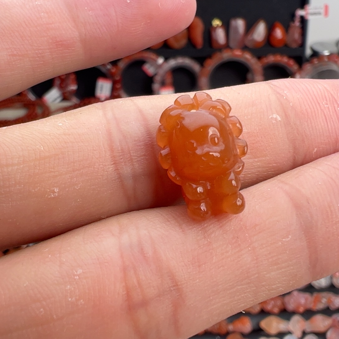 南红玛瑙未镶嵌颈饰小狮子