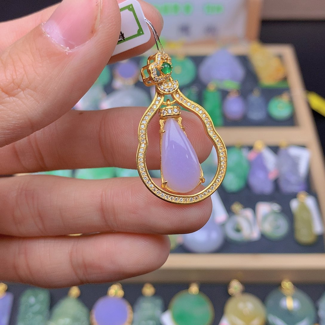 翡翠颈饰未镶嵌翡翠