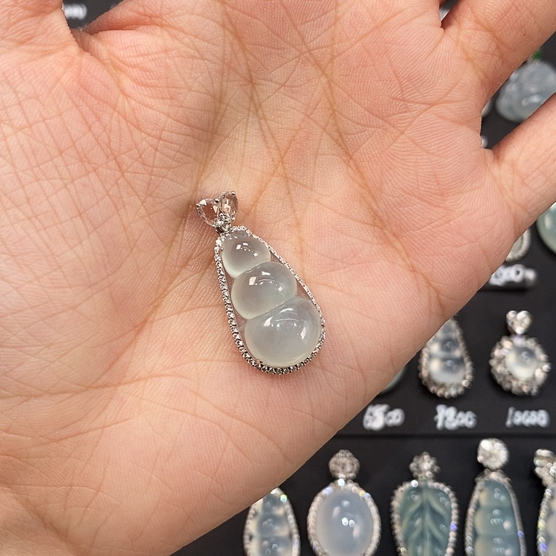 颈饰18K金镶嵌翡翠天然缅甸A货翡翠福豆