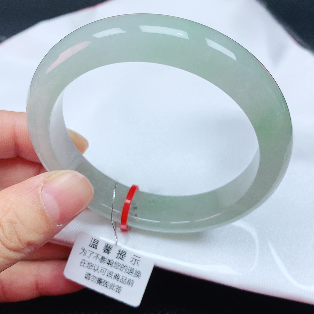 翡翠手镯未镶嵌54圈
